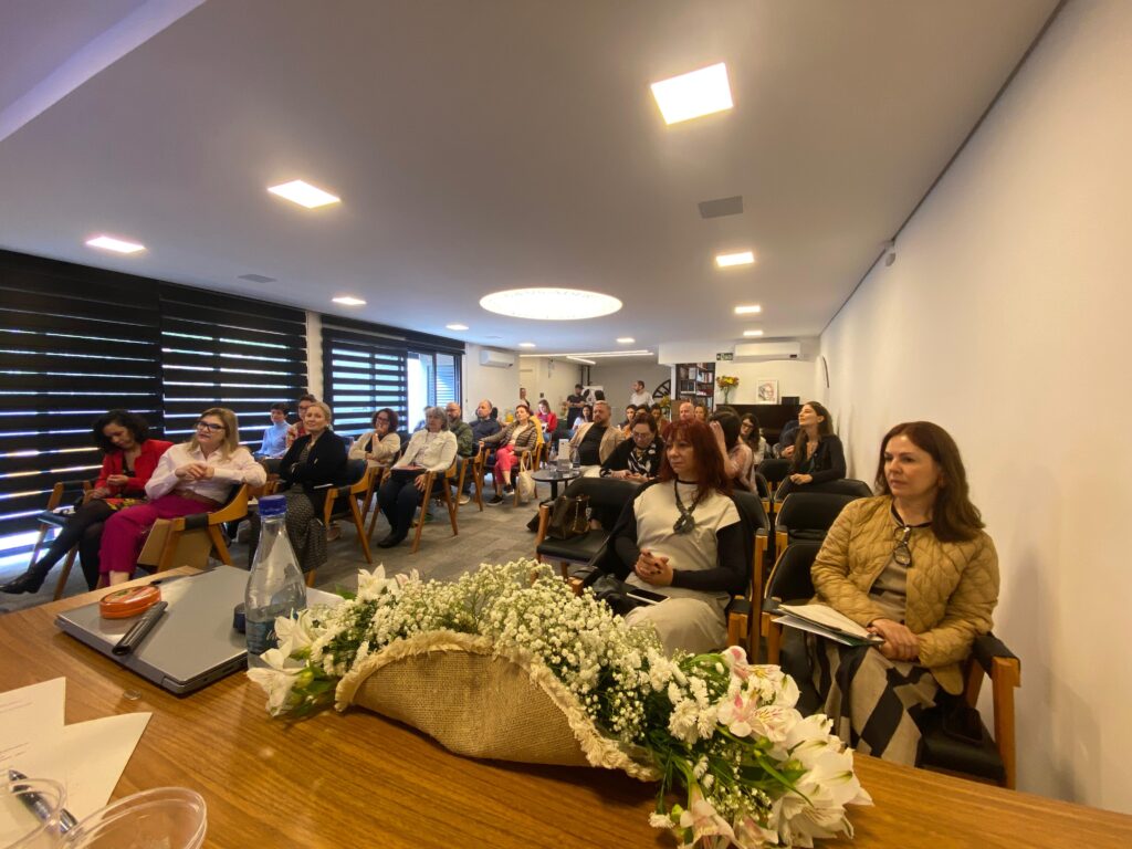 Apresentação de trabalho durante a V Jornada